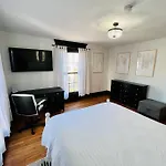 Romantic West End Apartment With Parking