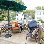 Single Family W/ Fenced In Yard