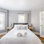 Bright Spacious Apartment - 2 Bedroom 2 Ba