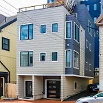 Spacious Portland Home Walk Downtown!