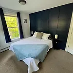 Beautiful, Spacious Home, Minutes To The Old Port!