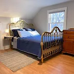 Cozy Cape Minutes From Oldport And Thompson\'S Point