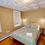 Simple & Convenient Downtown Living