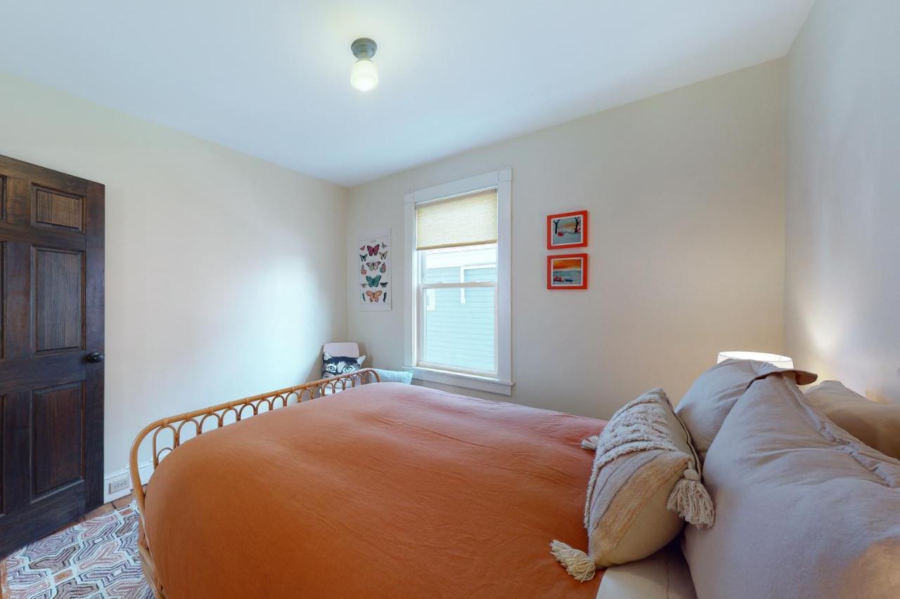Sunny East Ender Holiday home *