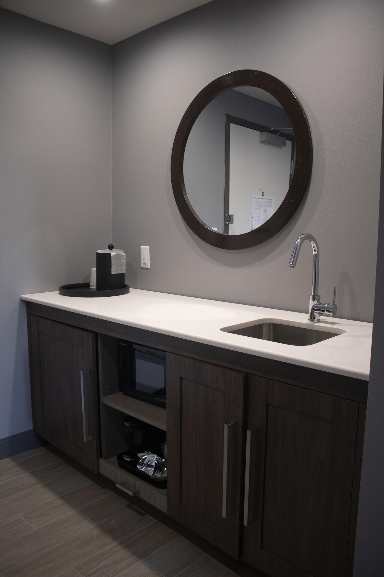 Hampton & West Hotel 3*