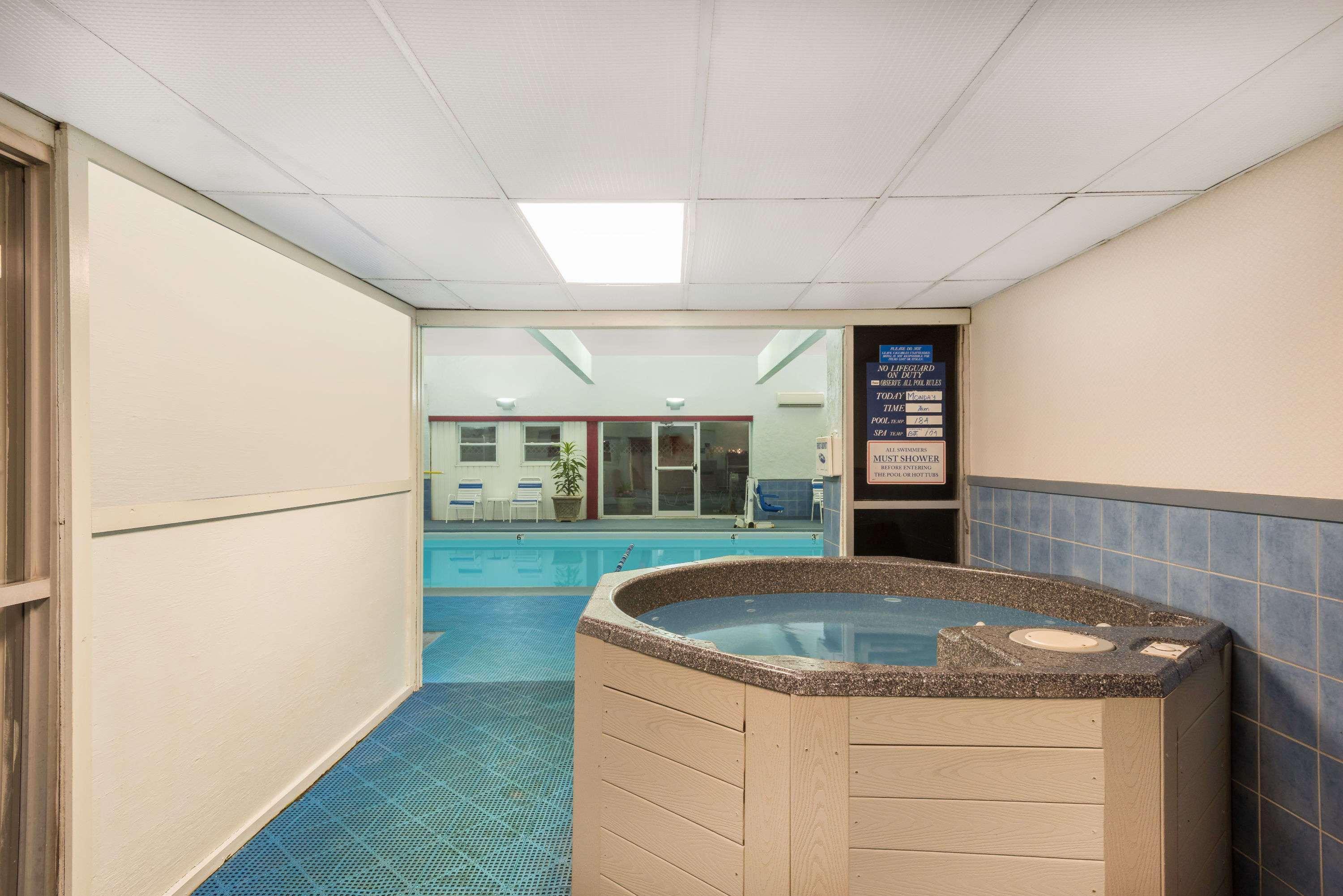 Ramada Plaza By Wyndham Hotel 3*