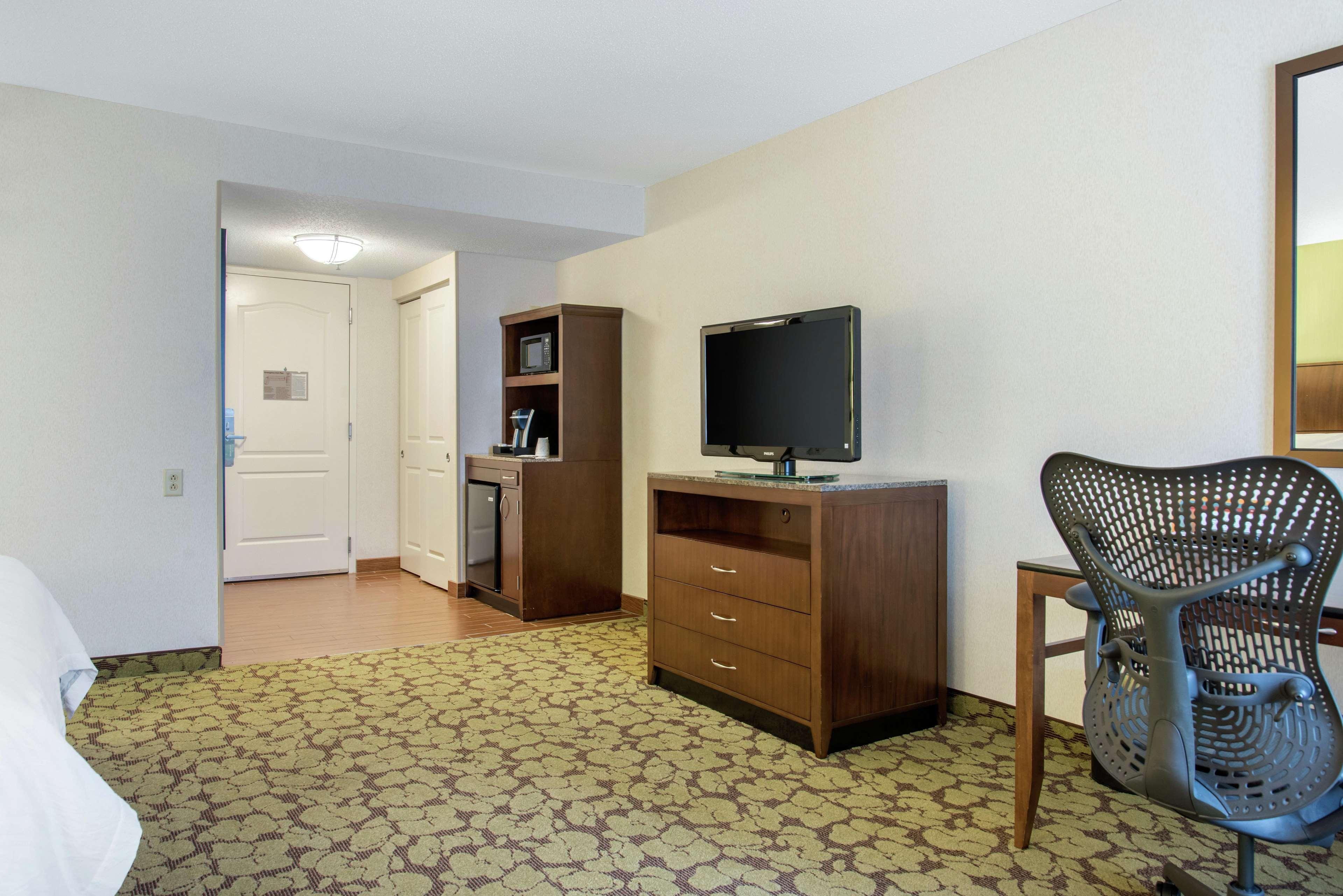 Hilton Garden Airport 3*