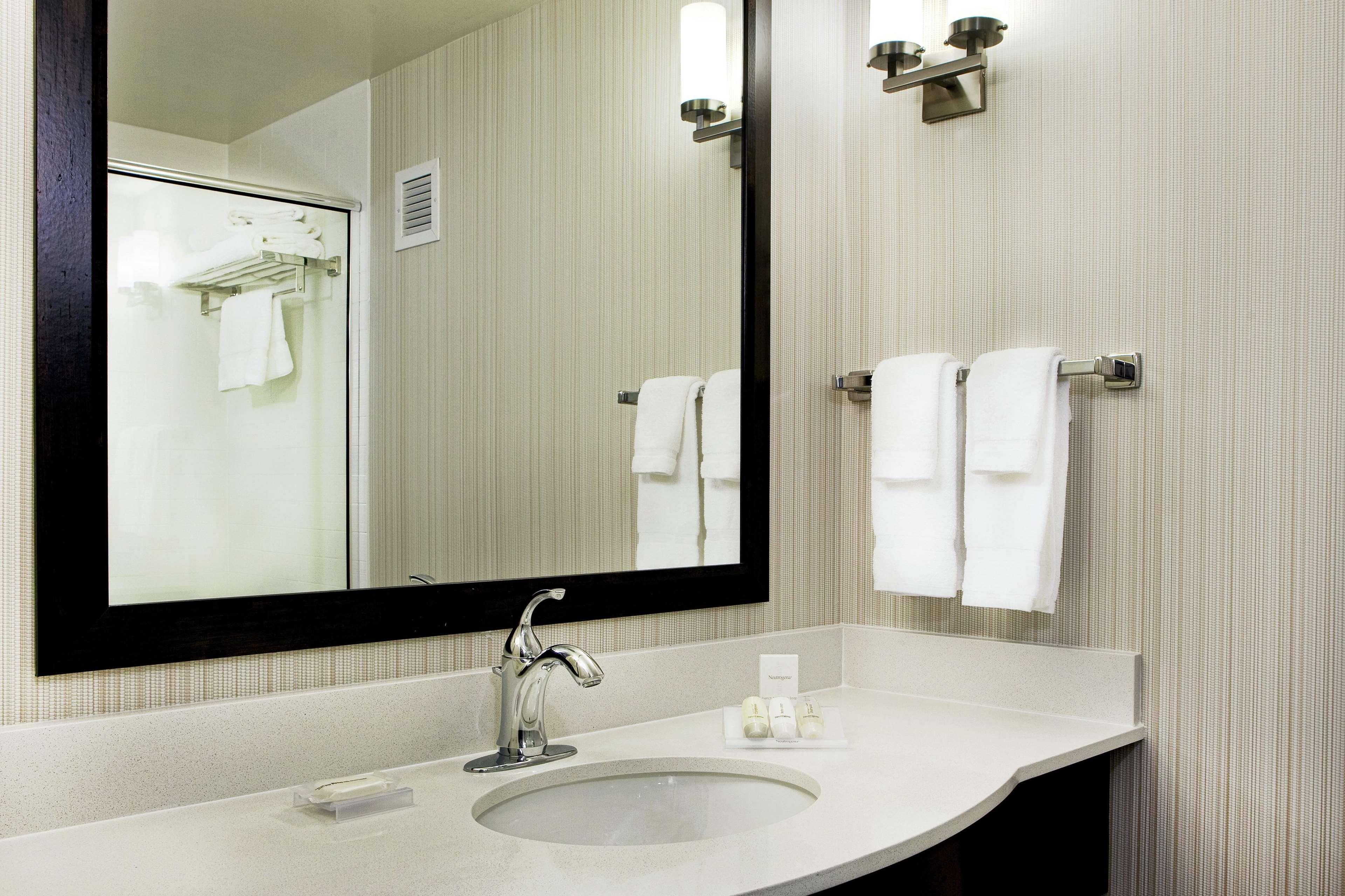 Hotel Hilton Garden Airport 3*