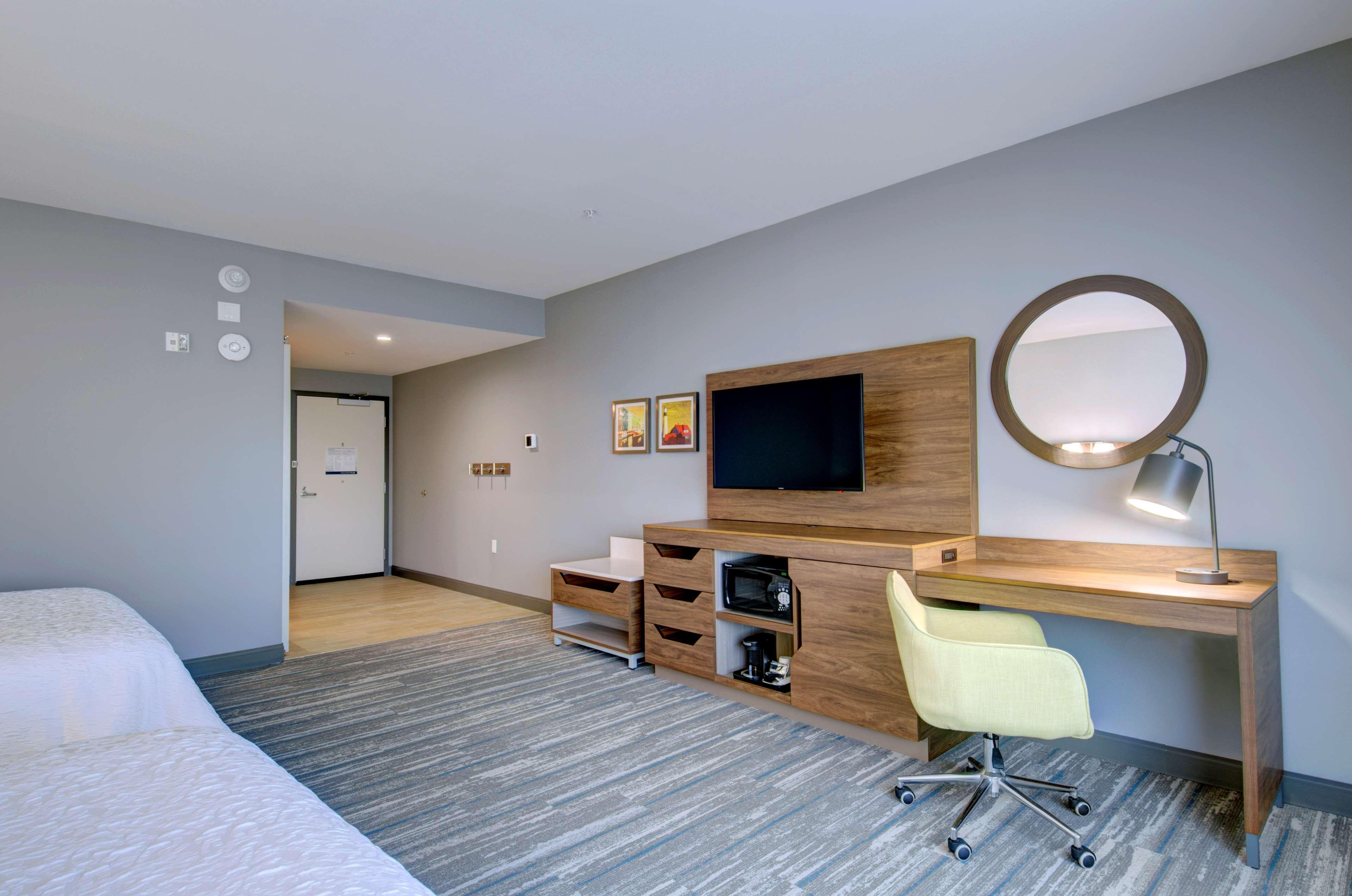 Hampton & West 3*