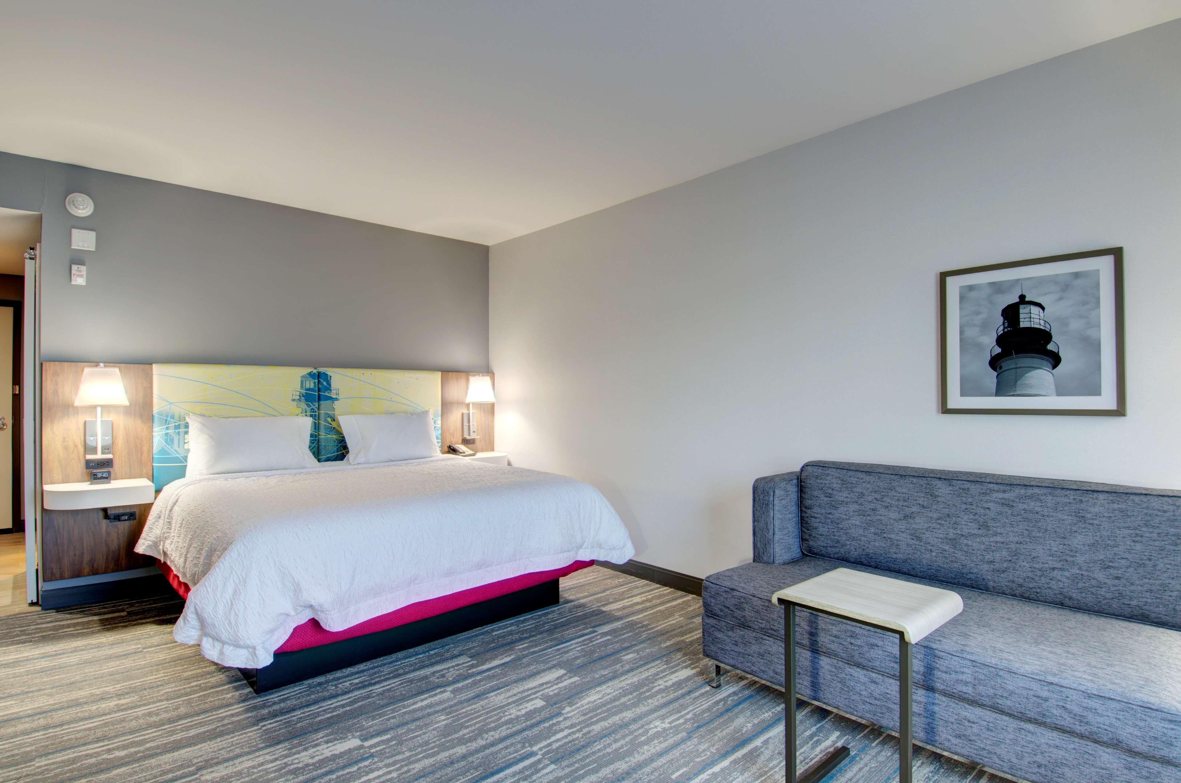 Hampton & West Hotel