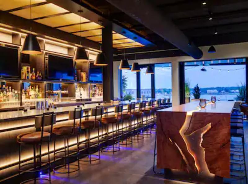 Hotel Canopy By Hilton Waterfront 4*