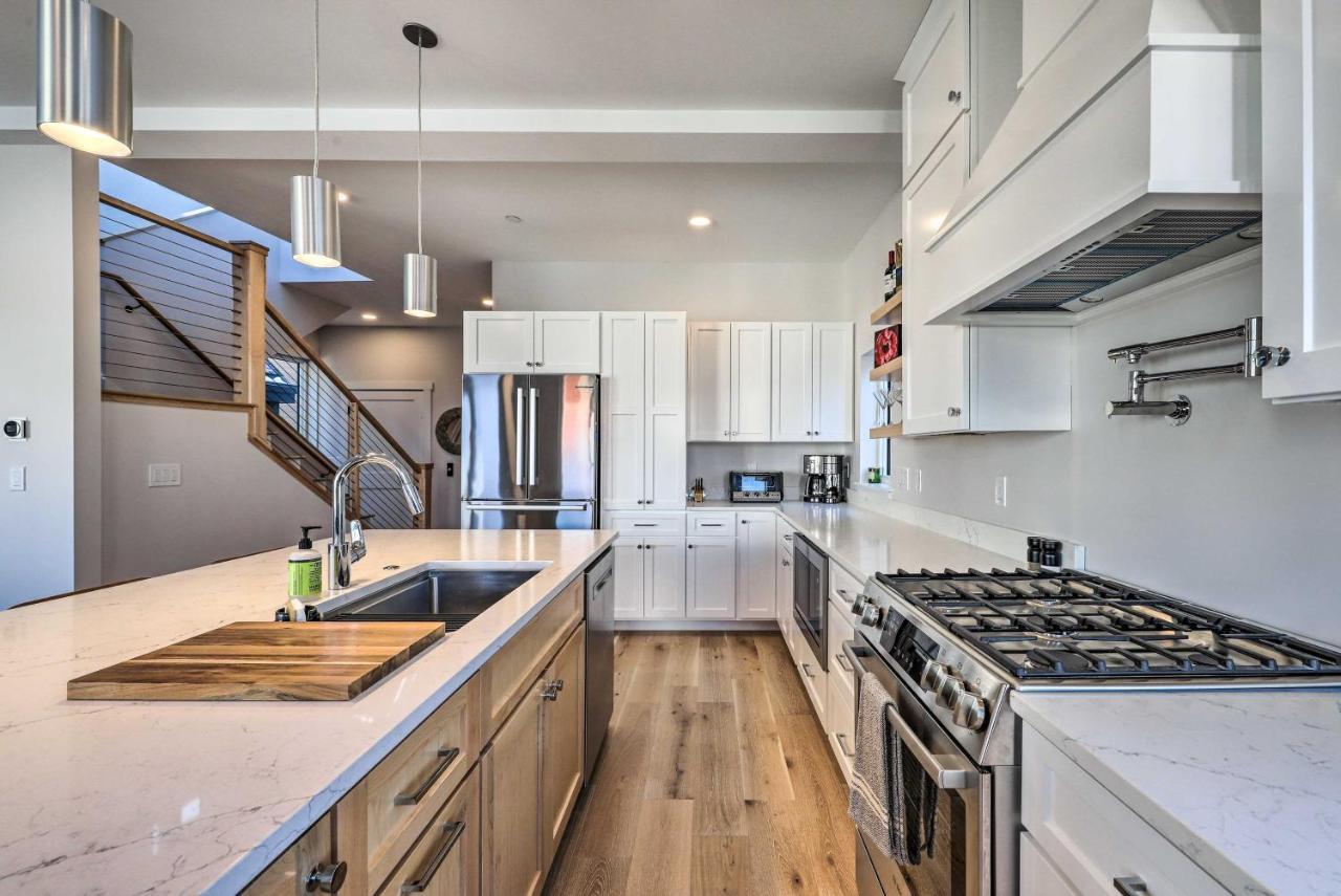 Spacious Walk Downtown! Holiday home