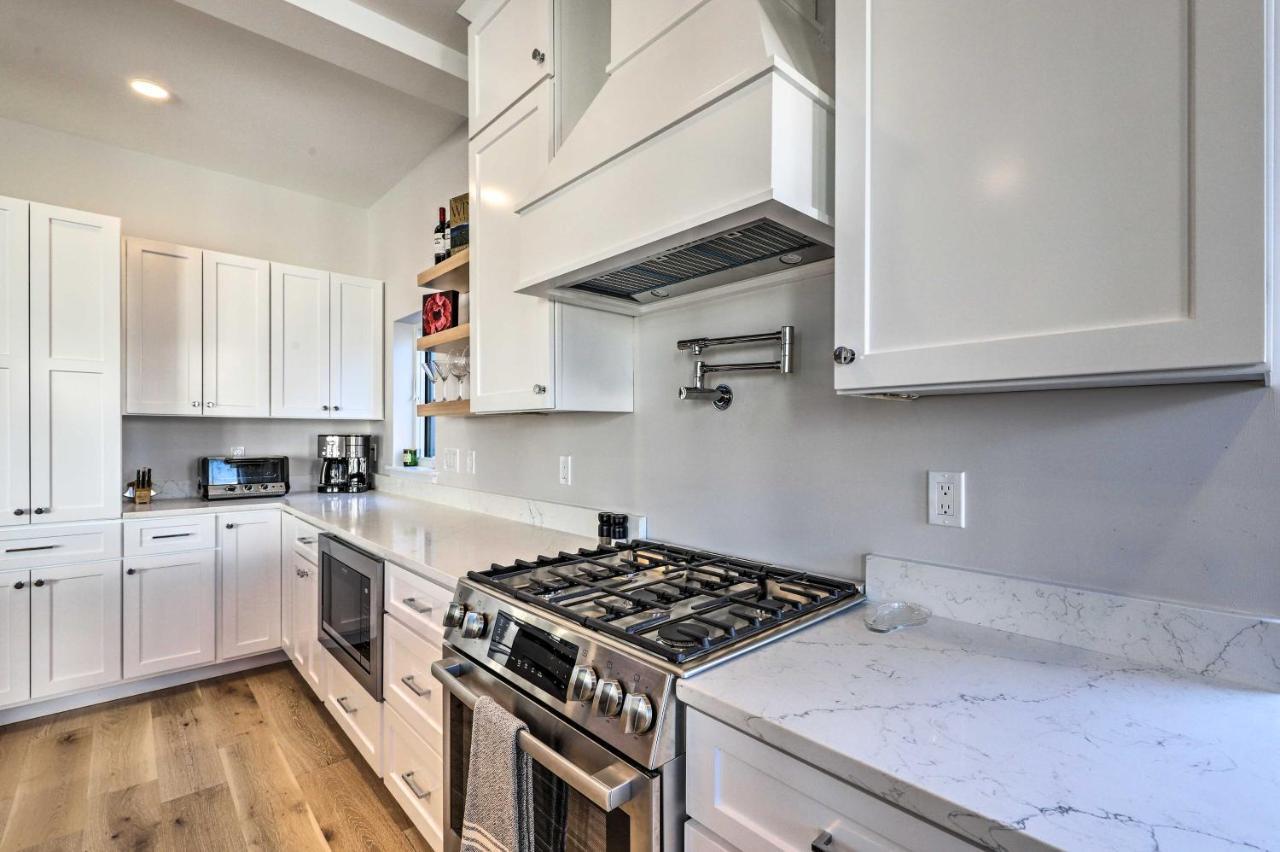 Spacious Walk Downtown!