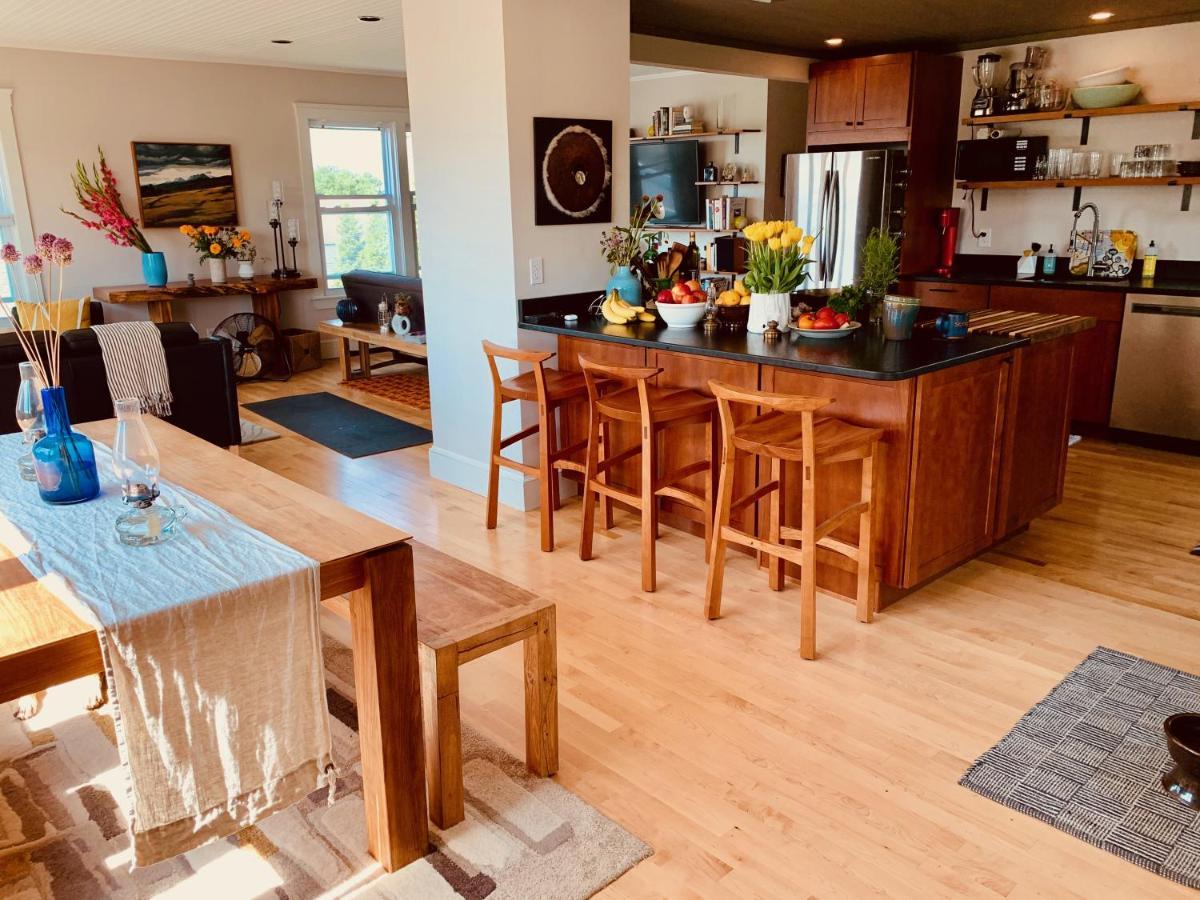62 Views Apartment