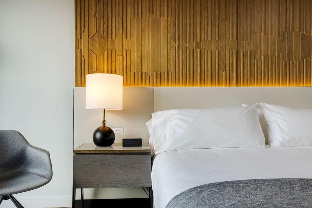 Canopy By Hilton Waterfront 4*
