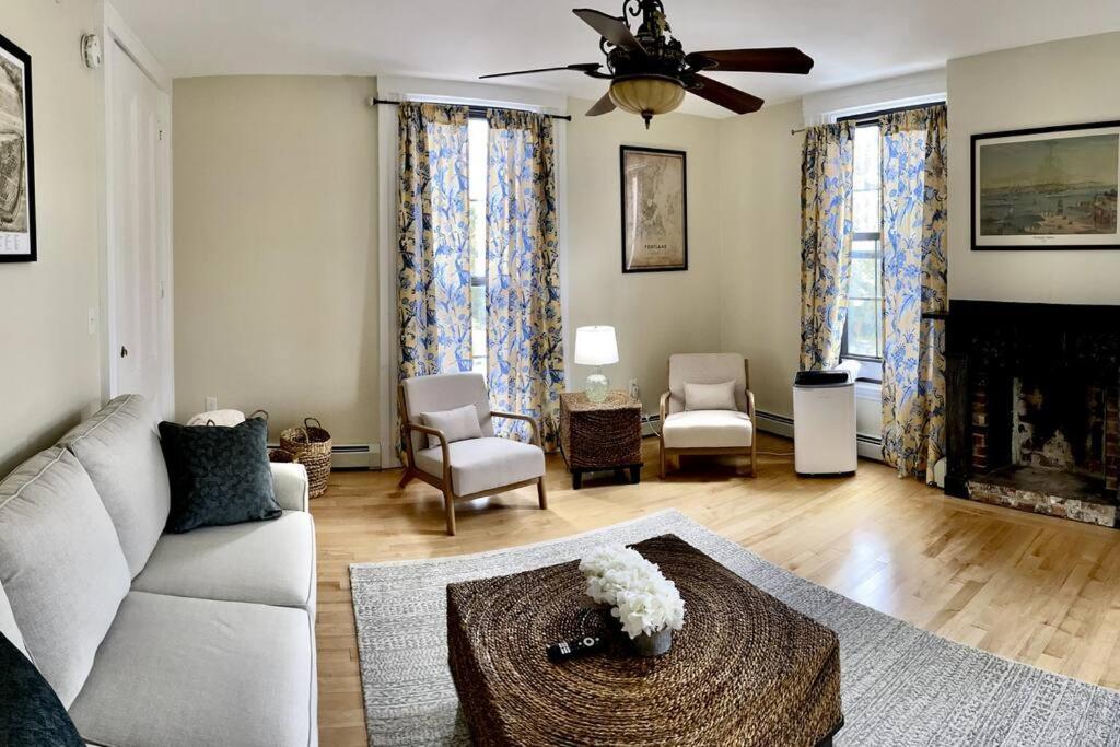 Historic Corner With Patio & Off Street Parking Apartment