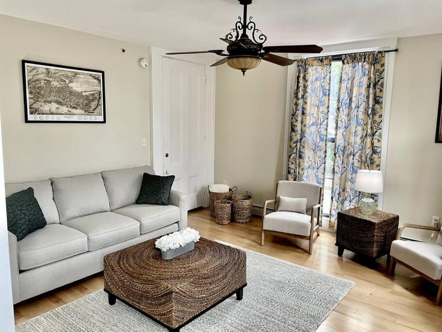 Historic Corner With Patio & Off Street Parking Apartment