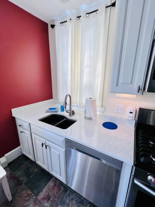 Historic Corner With Patio & Off Street Parking Apartment Portland