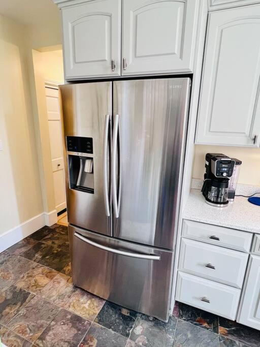Historic Corner With Patio & Off Street Parking Apartment