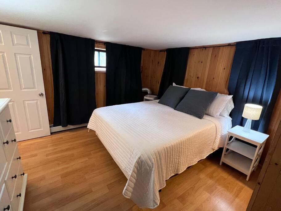 Apartment Historic Corner With Patio & Off Street Parking Portland