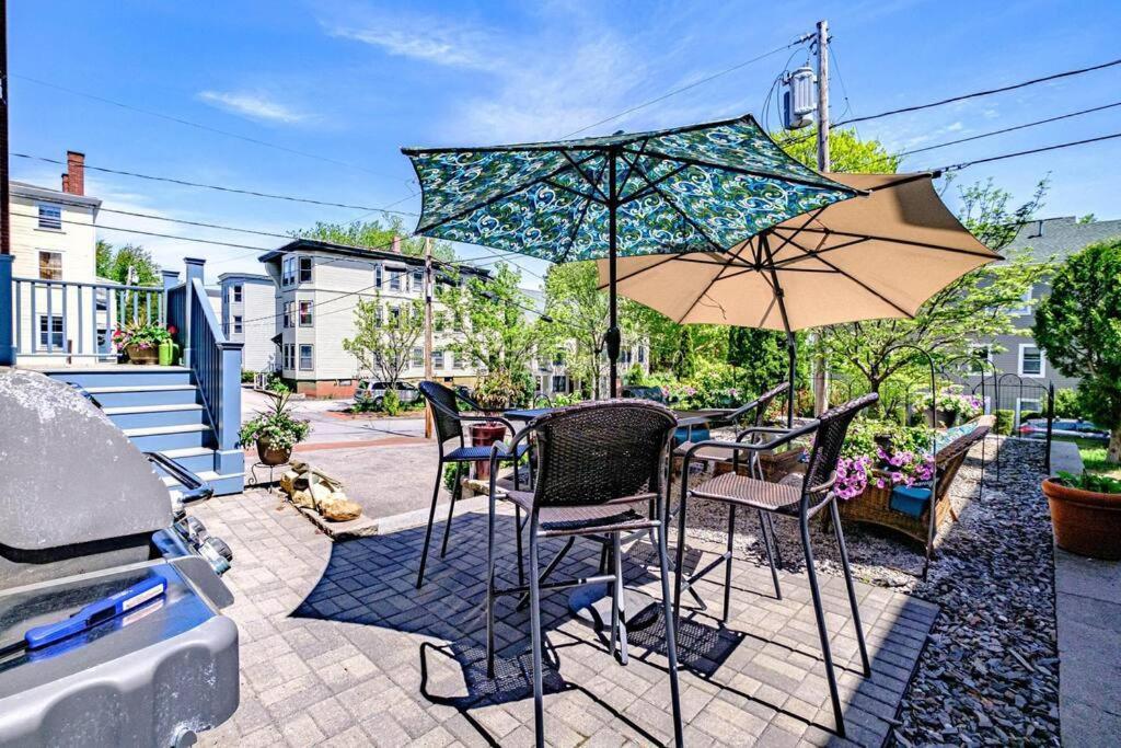 Apartment Historic Corner With Patio & Off Street Parking *