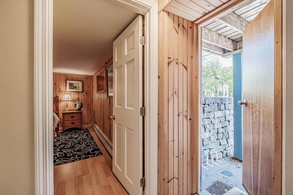Apartment Historic Corner With Patio & Off Street Parking Portland