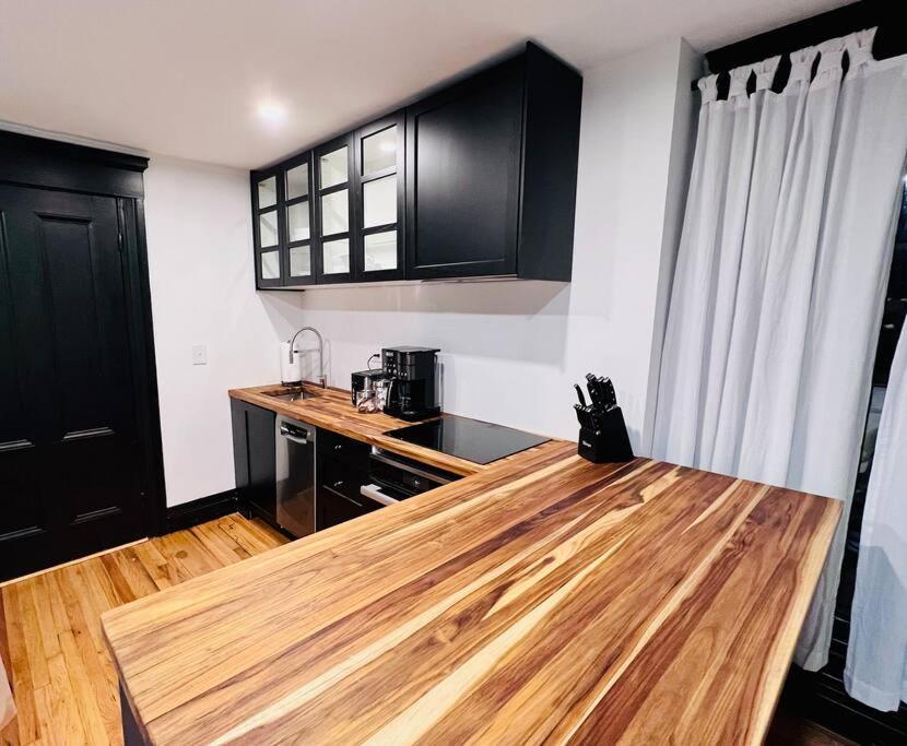 Apartment Romantic West End With Parking *