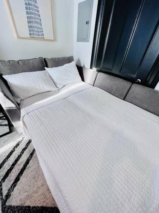 Romantic West End With Parking Apartment *