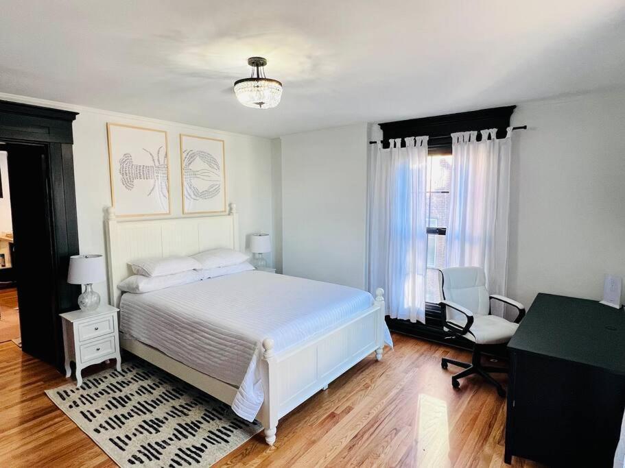 Romantic West End With Parking Apartment
