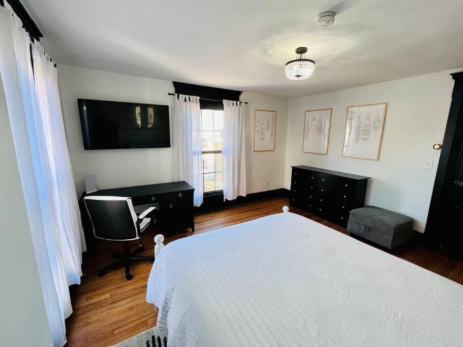 Apartment Romantic West End With Parking *