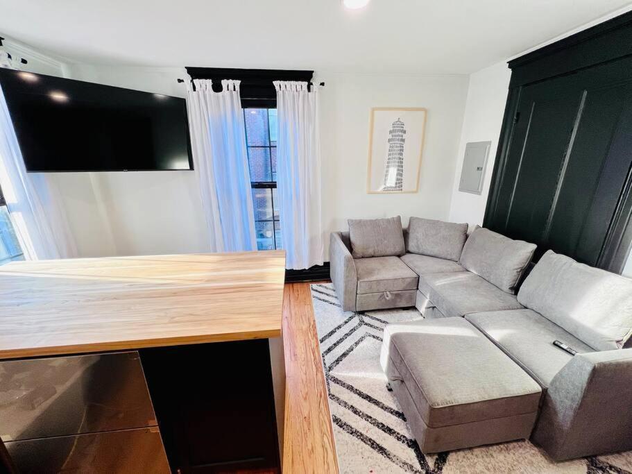Host Your Group - West End Sea Captain Apartment *