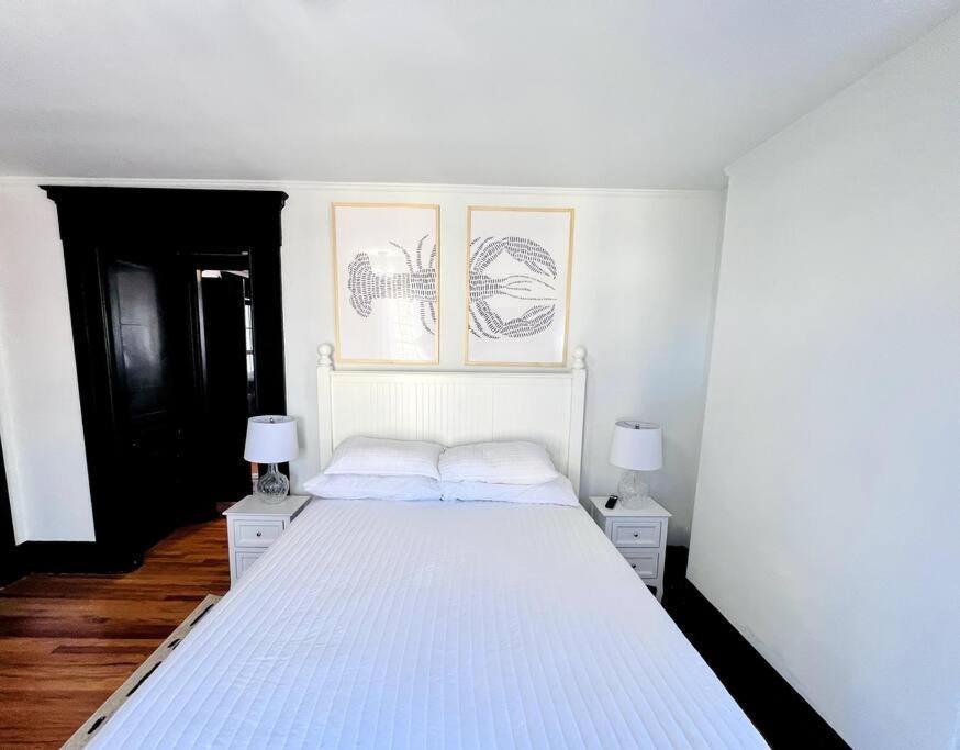 Host Your Group - West End Sea Captain Apartment