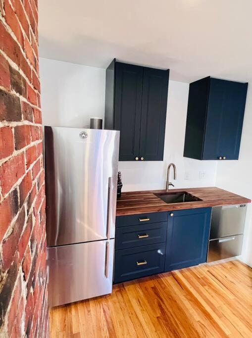 Apartment Host Your Group - West End Sea Captain *