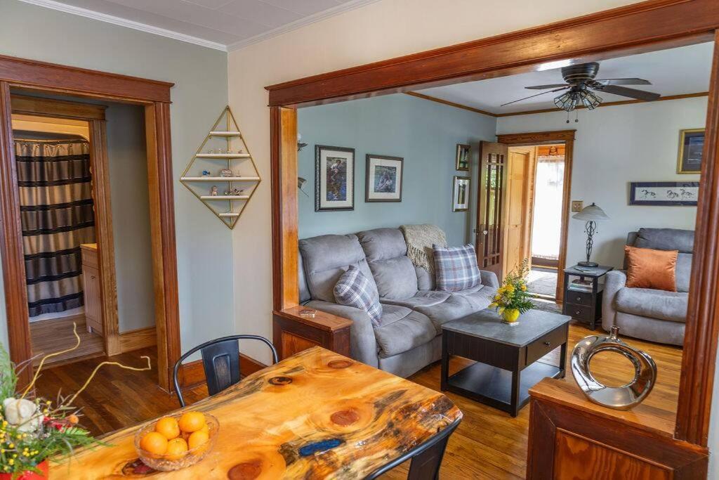 Single Family W/ Fenced In Yard * Portland