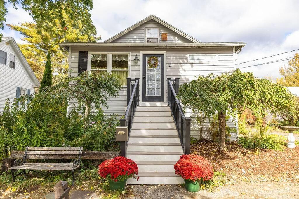 Holiday home Single Family W/ Fenced In Yard *