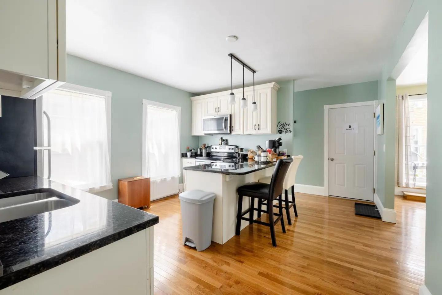 Bright Spacious - 2 Bedroom 2 Ba