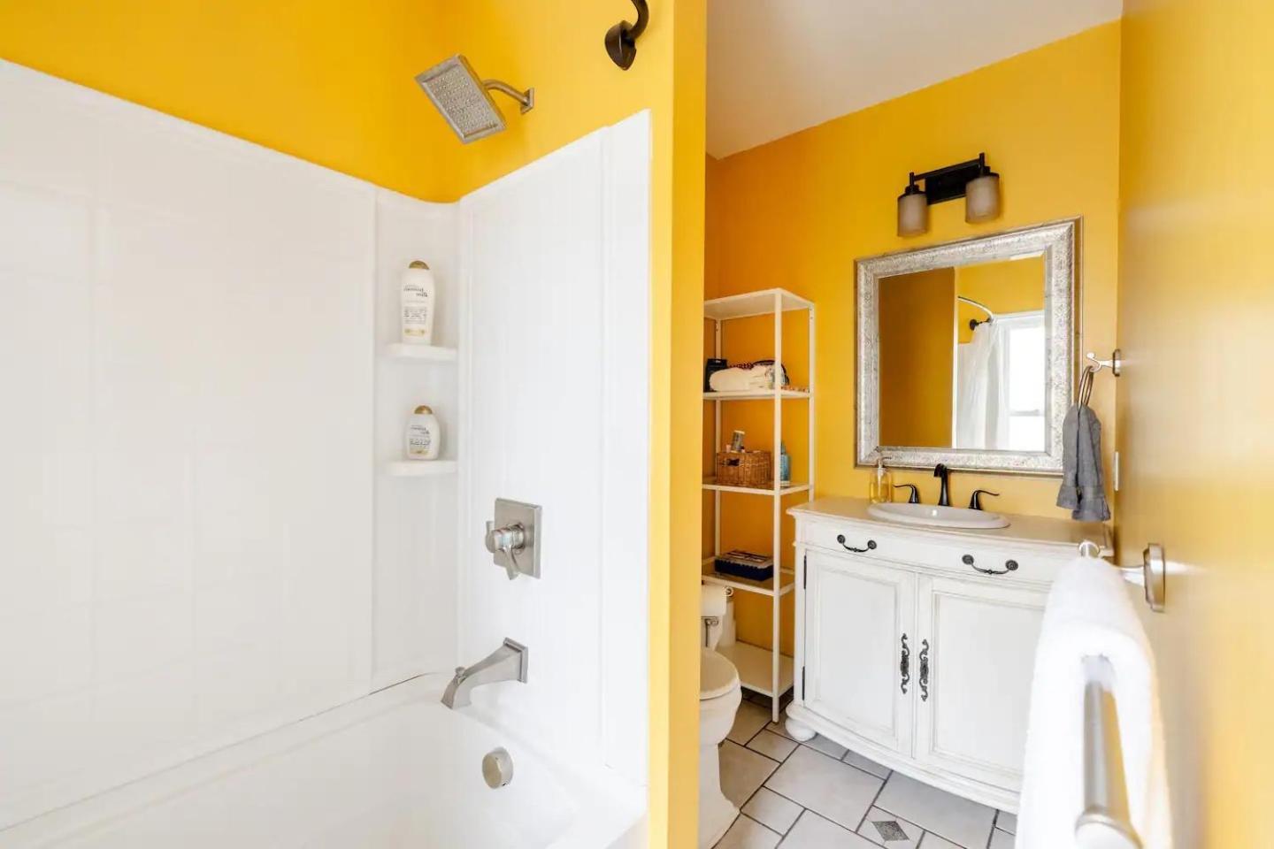 Apartment Bright Spacious - 2 Bedroom 2 Ba