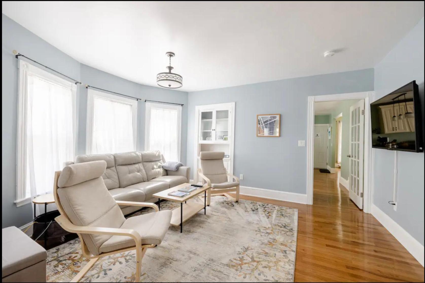 Bright Spacious - 2 Bedroom 2 Ba