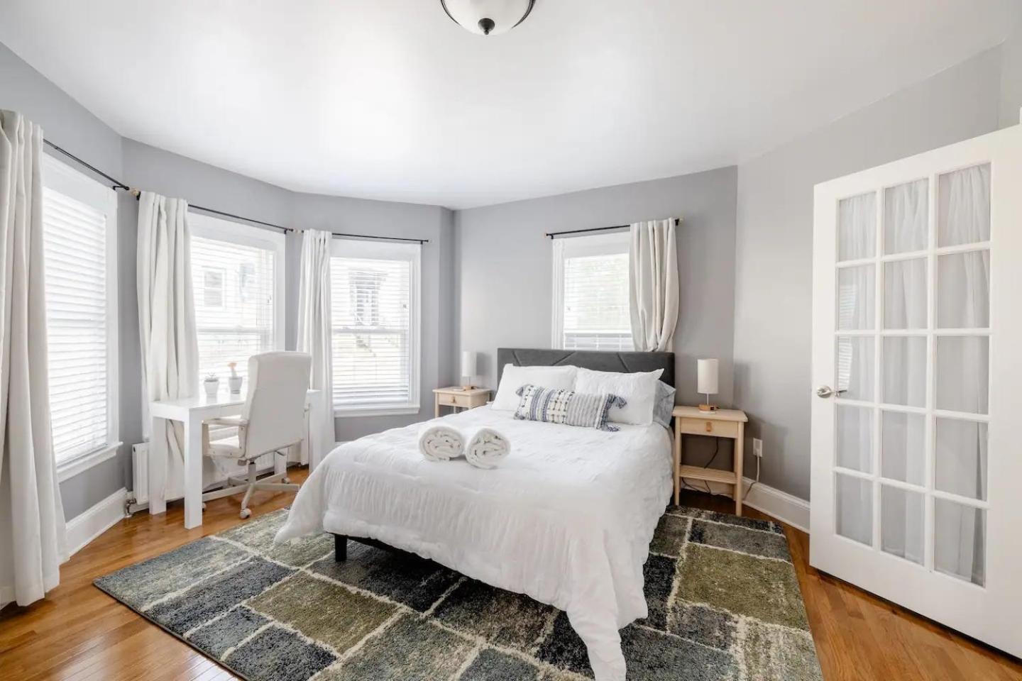 Bright Spacious - 2 Bedroom 2 Ba