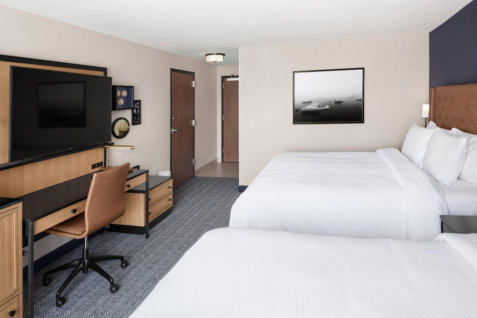 Courtyard By Marriott Downtown/waterfront