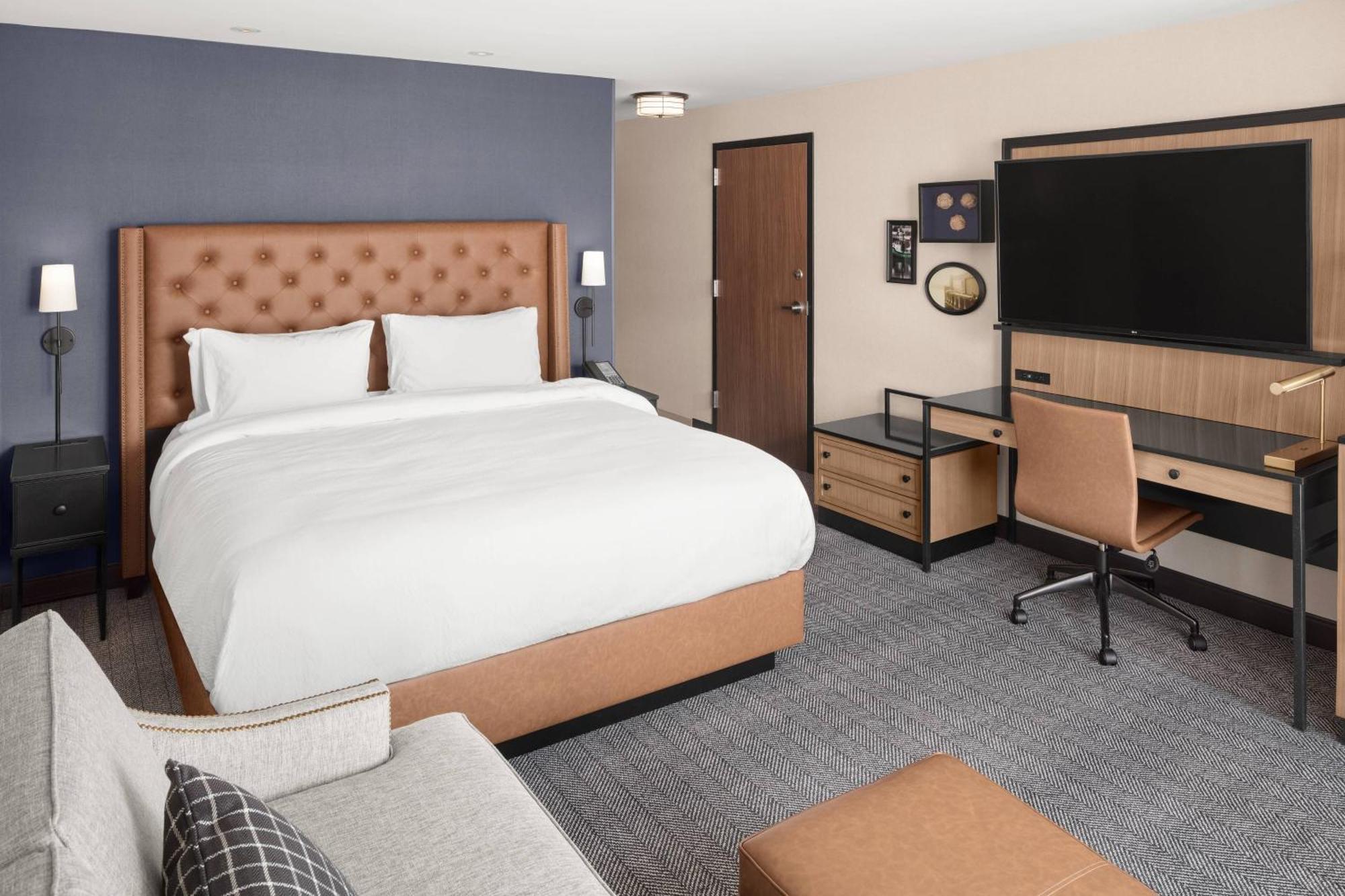 Courtyard By Marriott Downtown/waterfront 3*