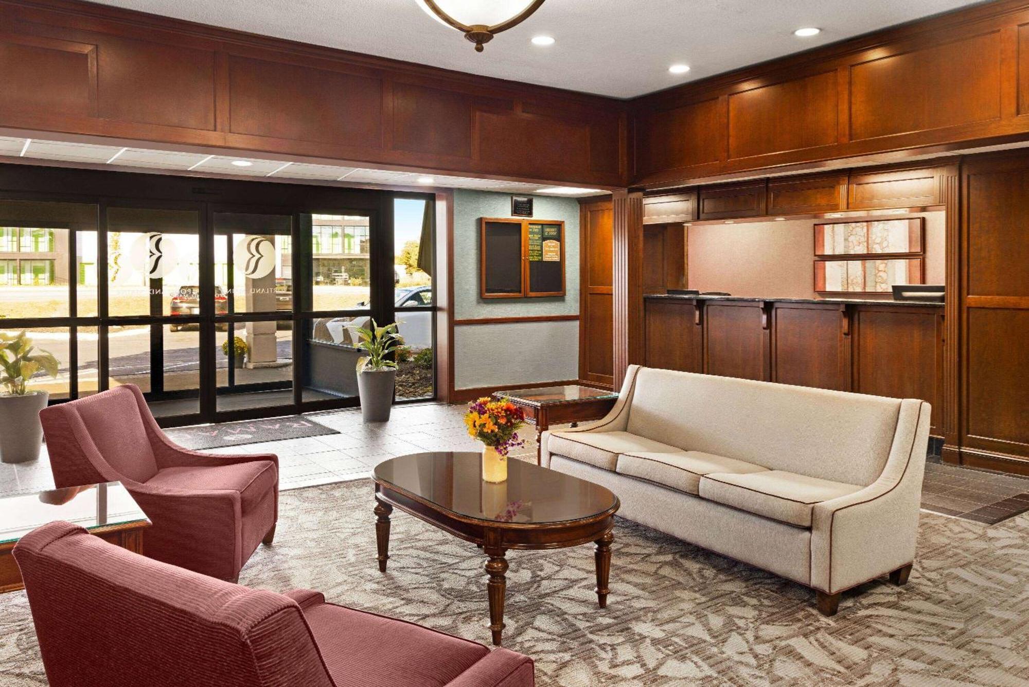 Hotel Ramada Plaza By Wyndham 3*