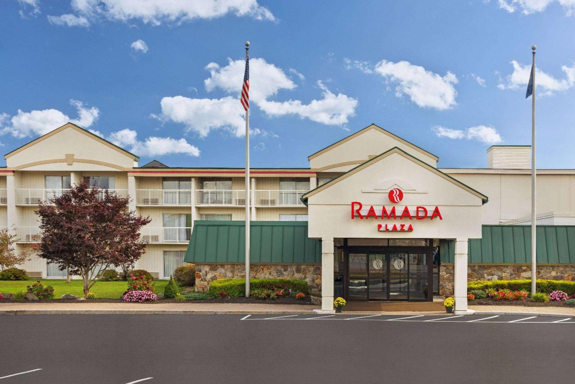 Ramada Plaza By Wyndham 3*