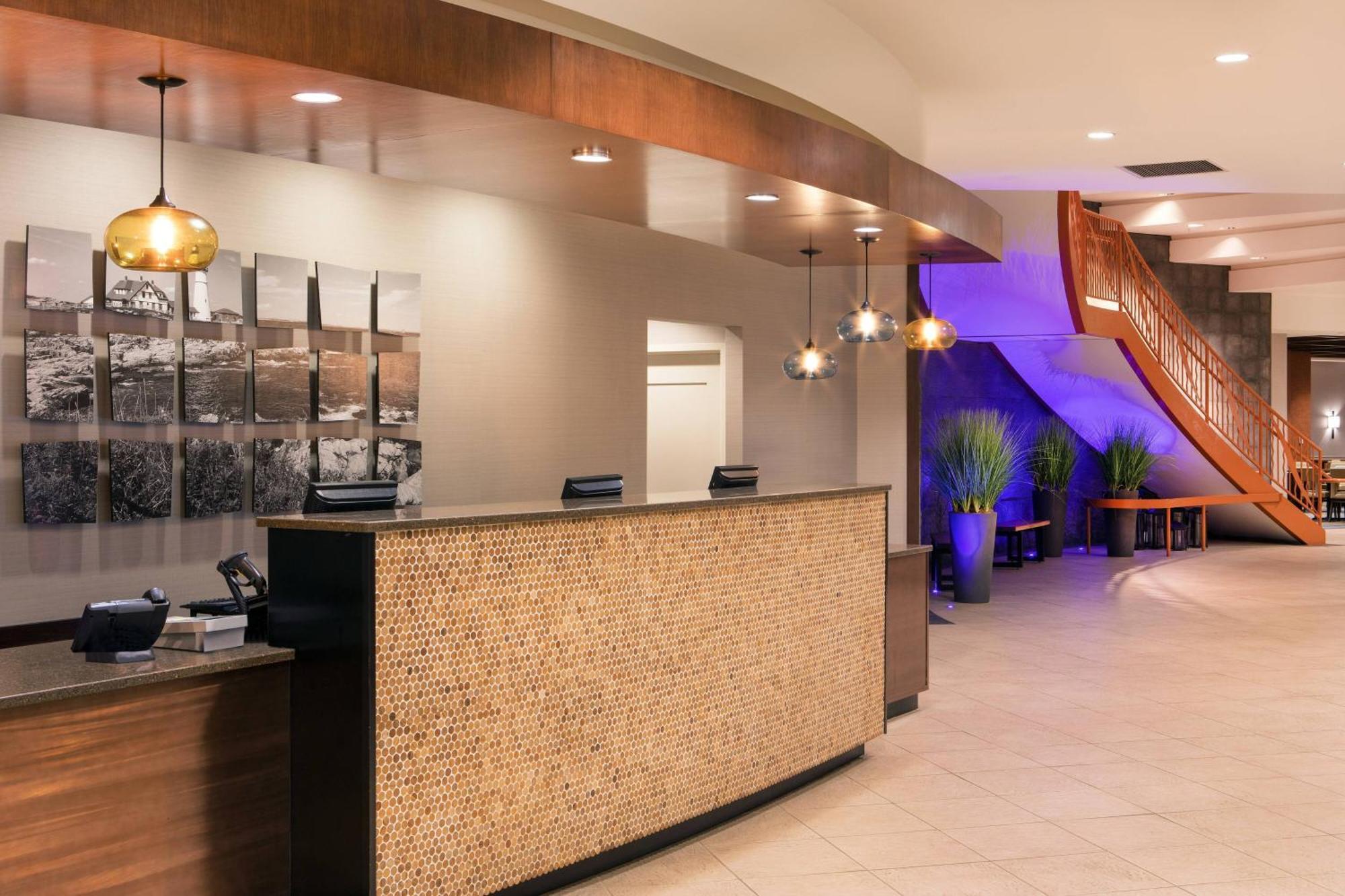 Hotel Downtown Waterfront
