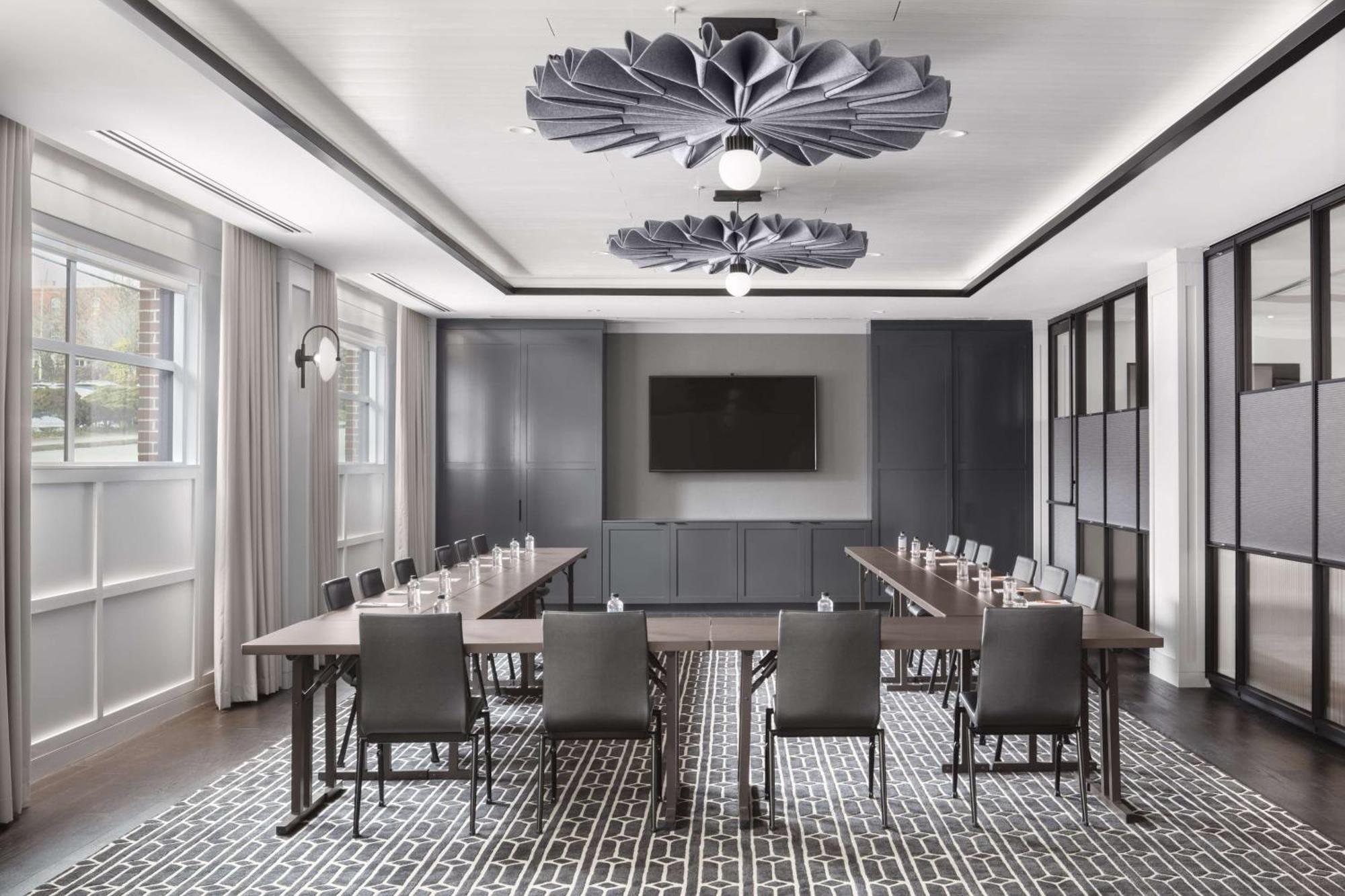 Canopy By Hilton Waterfront 4* Portland