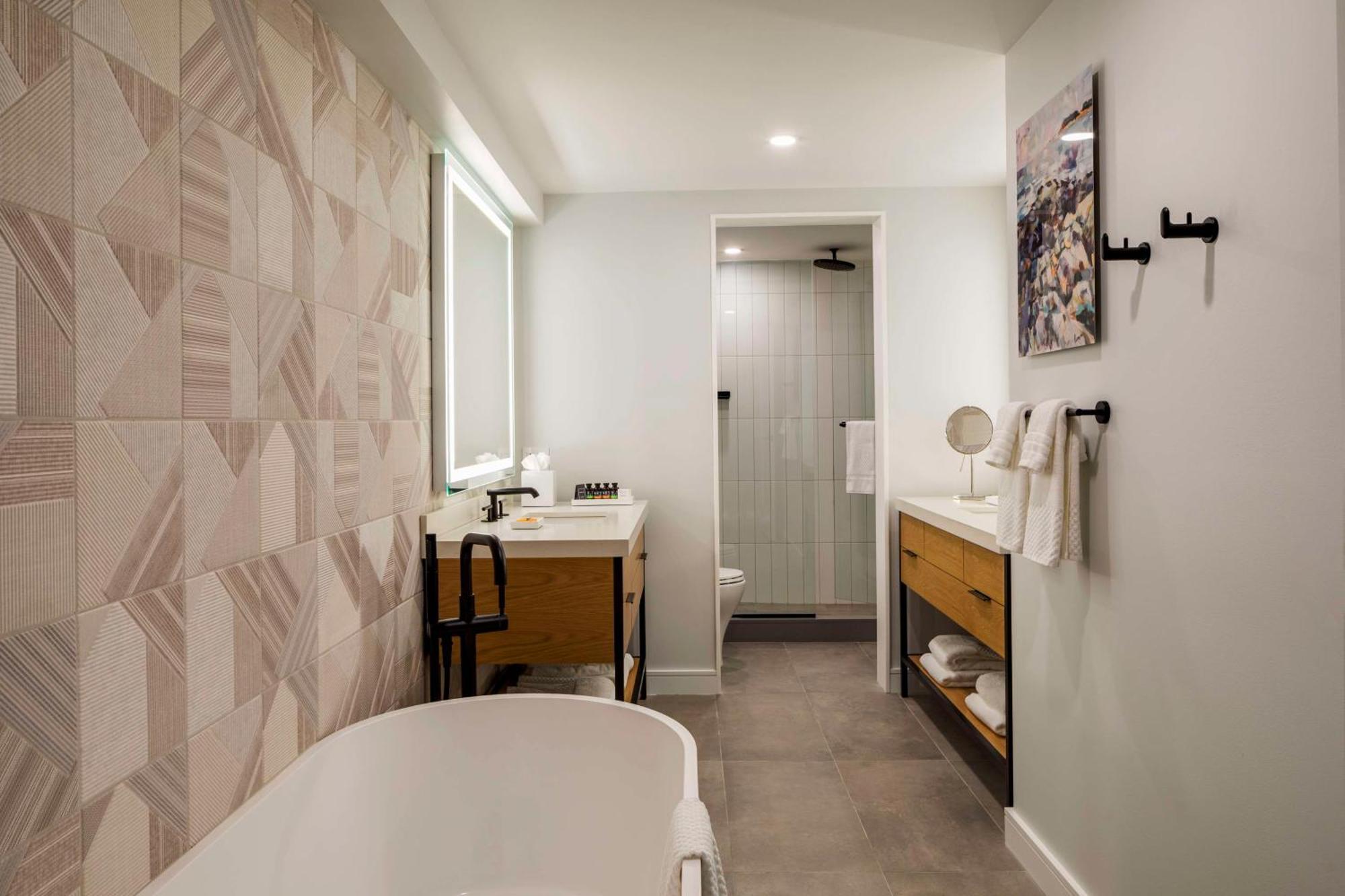 Canopy By Hilton Waterfront 4*