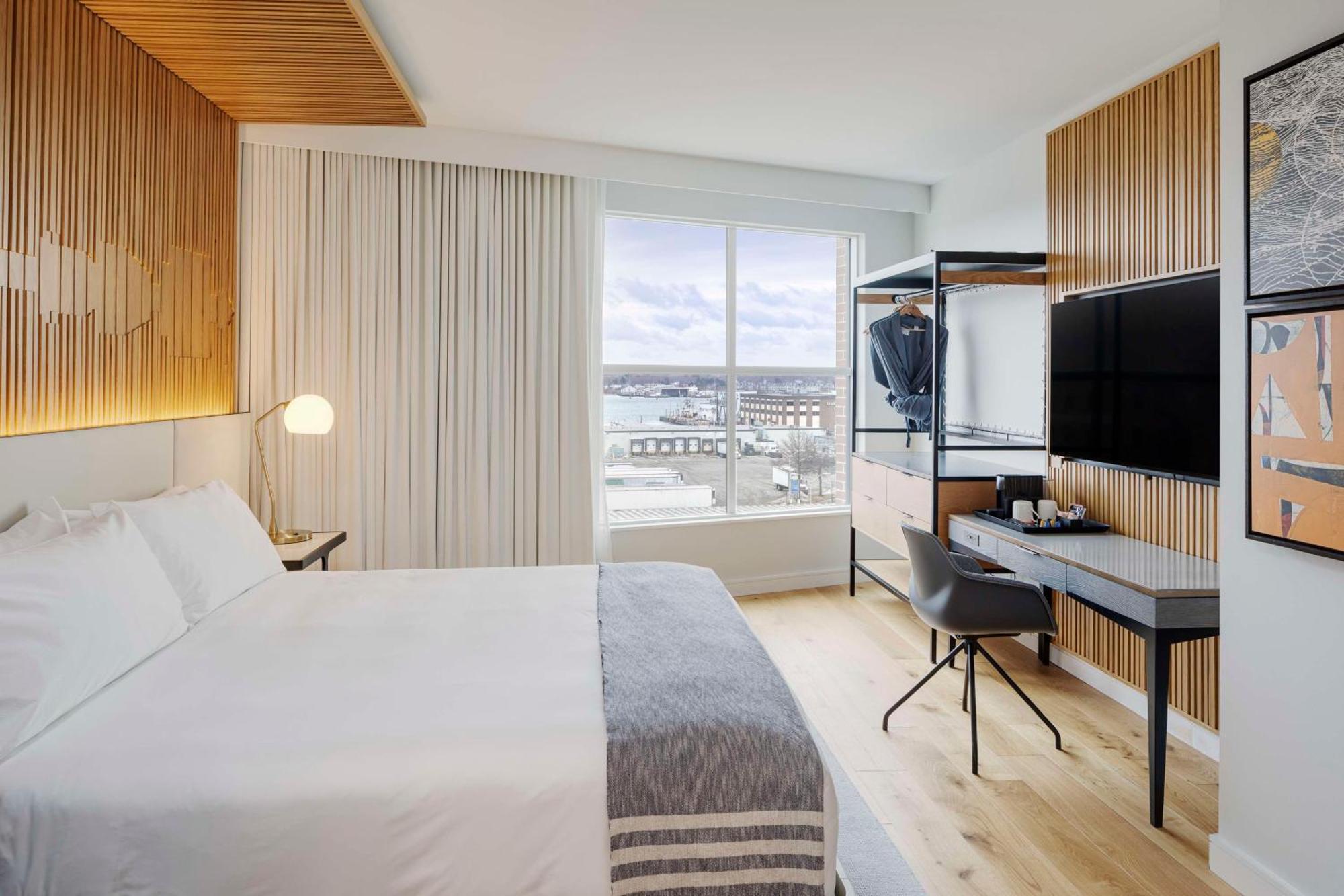 Canopy By Hilton Waterfront 4*