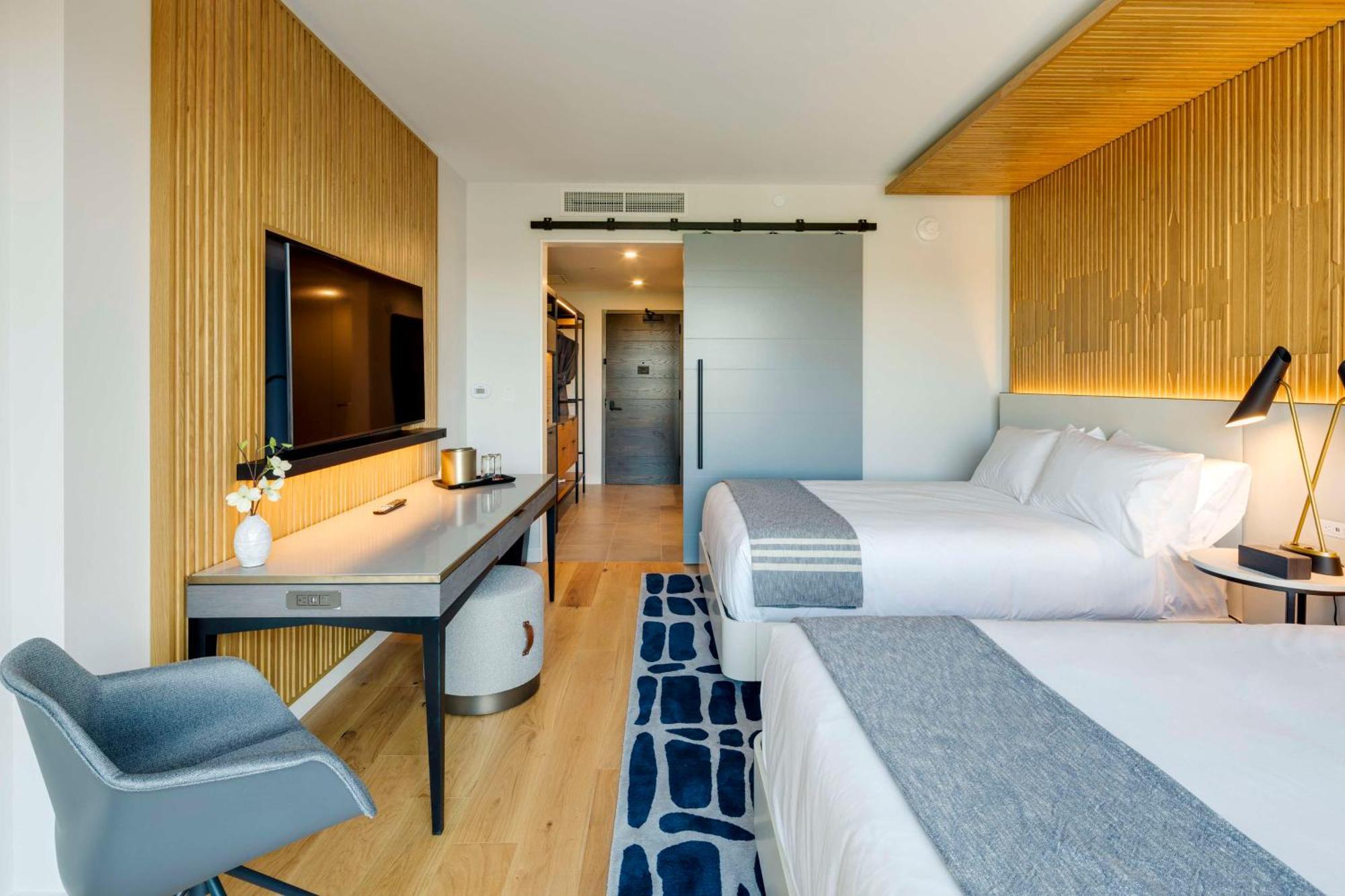Hotel Canopy By Hilton Waterfront 4*