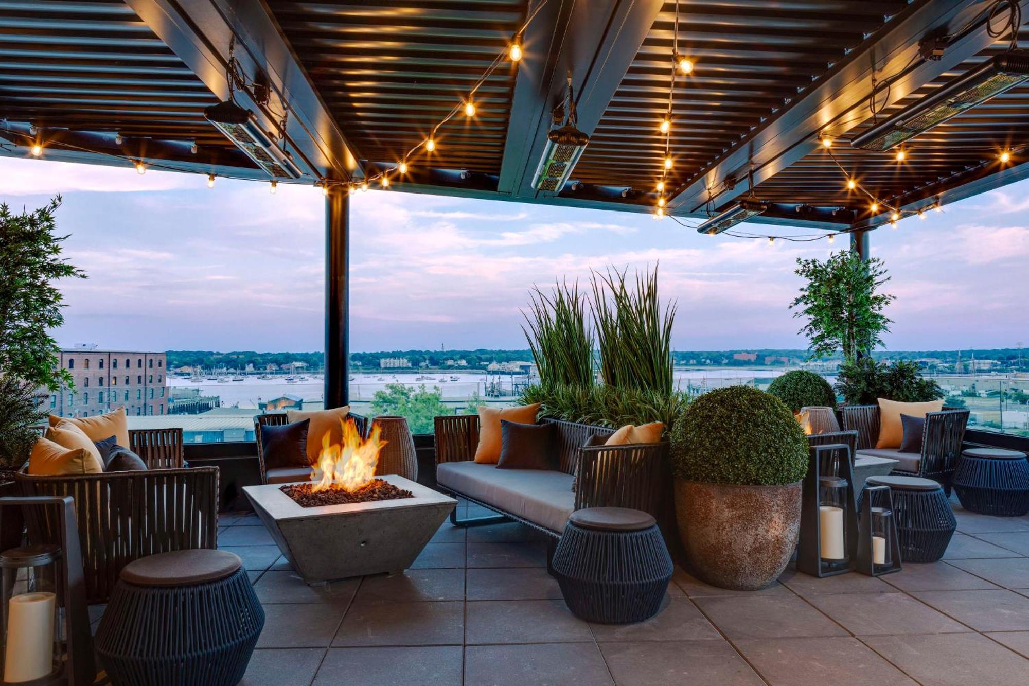 Hotel Canopy By Hilton Waterfront 4*