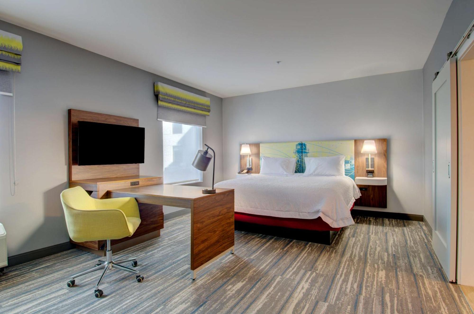 Hampton & West Hotel 3*